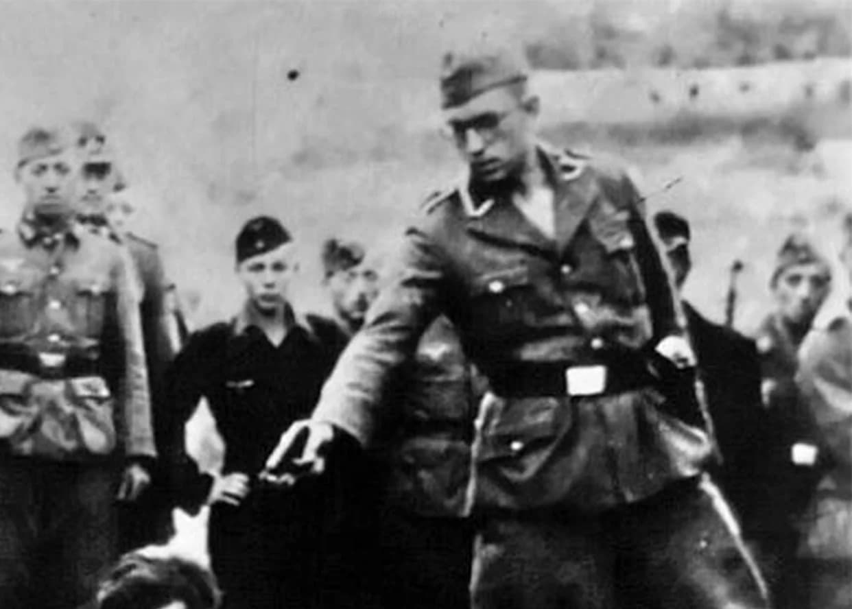 Istoričar Otkrio Identitet Naciste Sa Zloglasne Fotografije: Ko Je ‚Poslednji Jevrejin iz Vinice‘?