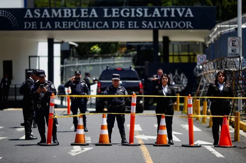 El Salvador Uvodi Doživotne Kazne: Kongres Usvojio Ustavni Amandman Posle Vanrednog Stanja
