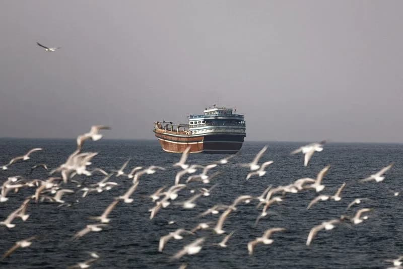 Iran Razmatra Tranzitne Takse za Brodove u Hormuzkom Prolazu — Pritisak na Globalne Tokove Energije