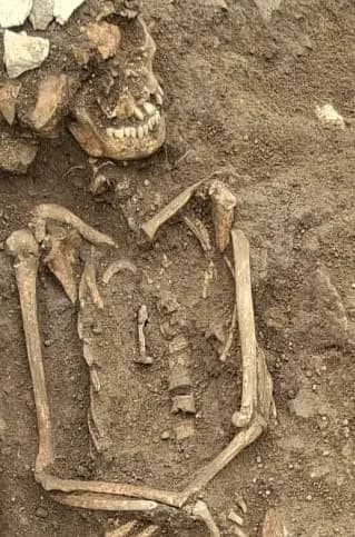 Pronađeni Ekseri Stari 1.800 Godina U Rimskoj Nekropoli — Moguća Zaštita I Živih I Mrtvih