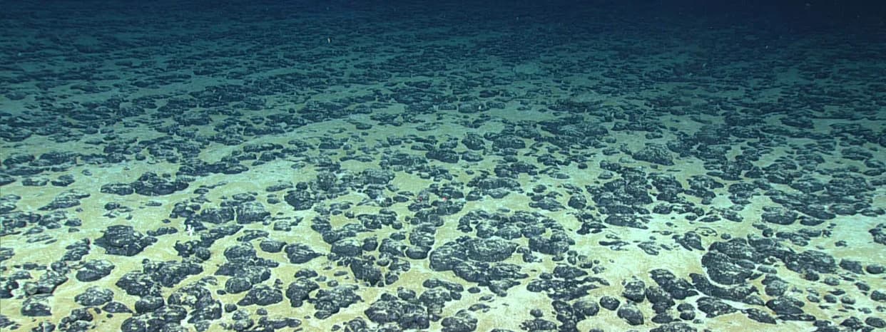 Rudarenje Na Dnu Oceana: Rešenje Za Manjak Kritičnih Metala Ili Rizičan Eksperiment?