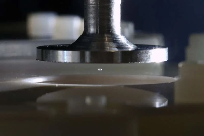 Tanki Sloj Ugljenika Razrešio Misteriju Statičkog Elektriciteta