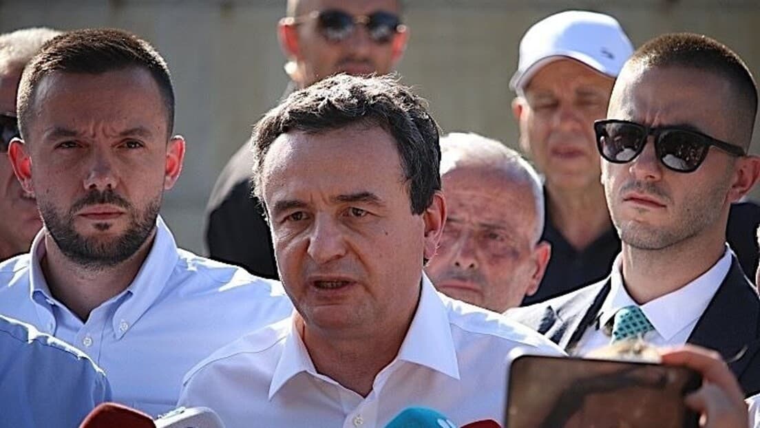 Kurti u Severnoj Mitrovici — poseta na godišnjicu NATO bombardovanja i polaganje venaca kod braće Milić