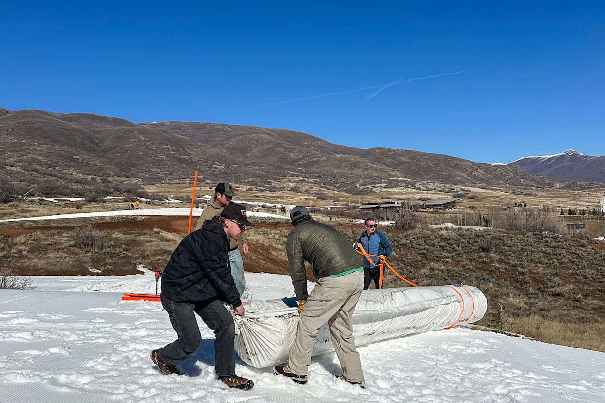 Čuvanje snega za narednu sezonu: Kako 'snow farming' pomaže skijalištima pred sve toplijim zimama