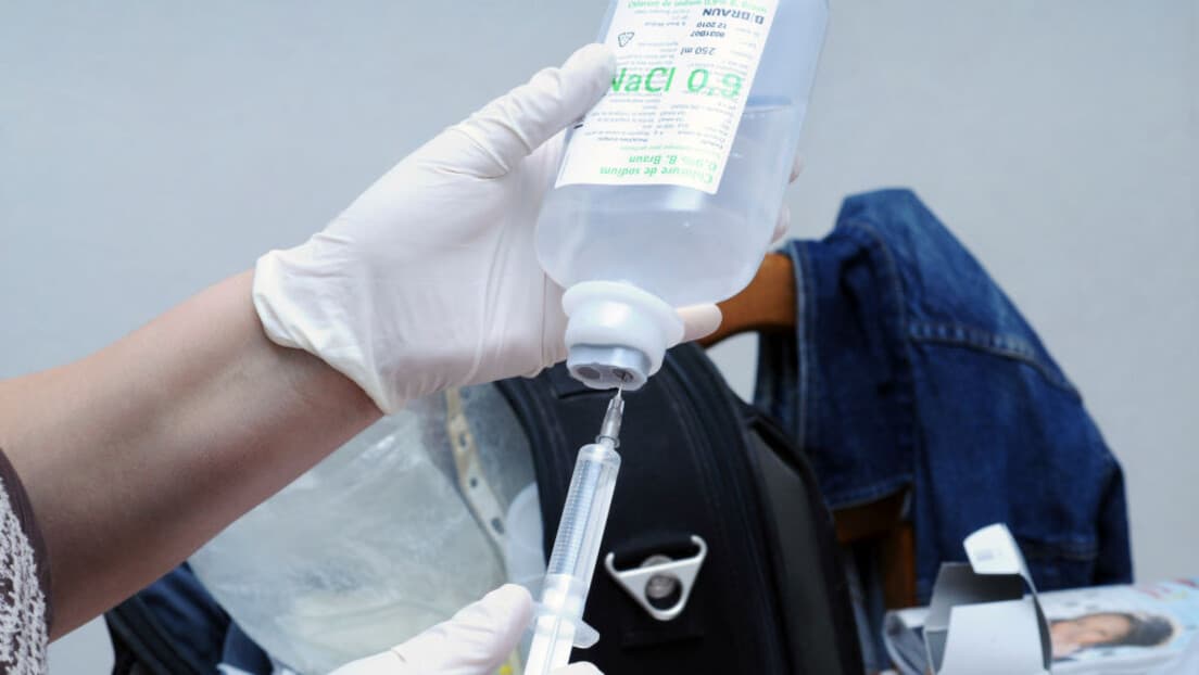 Fiziološki rastvor 500 ml i dalje nedostupan u apotekama: šta je izazvalo nestašicu i kada može da se vrati na rafove?