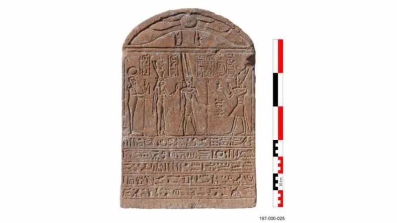 U Karnaku Otkrivena Stela Iz Doba Tiberija: Rimski Car Pred Tebanskim Bogovima