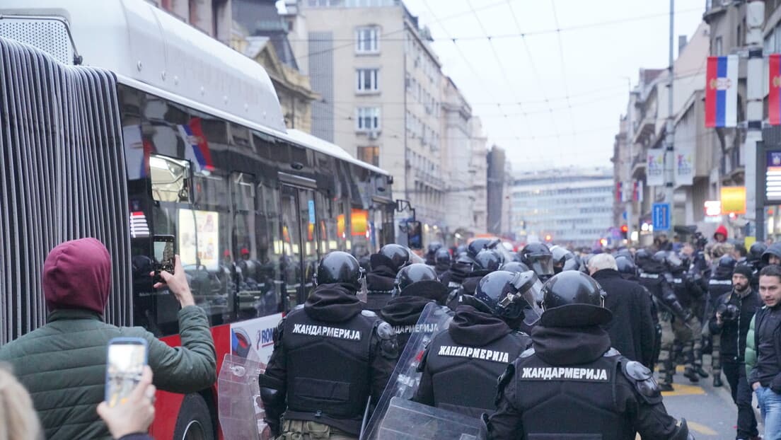 Vasiljević: Pretres Rektorata U Toku — Policija Zaplenila Petarde, Sprejeve i Snimke