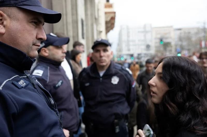 Sukobi u Beogradu: Stotine studenata protiv policije nakon pretresa Univerziteta