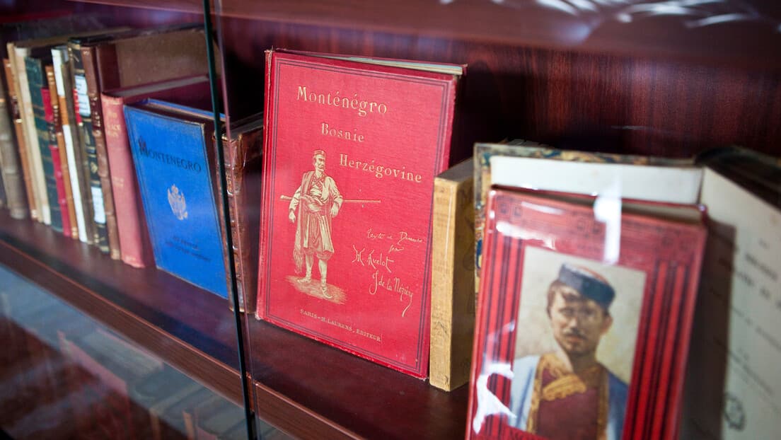 Direktor škole u Plužinama odbio državni logo 'Da je vječna': "Laž ne može stajati pored imena Baja Pivljanina"