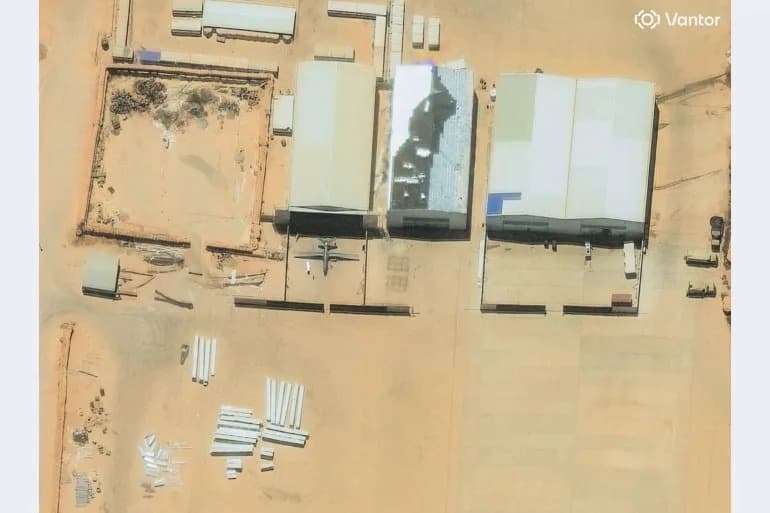 Satelitske slike pokazuju moguće kineske i turske borbene dronove na bazi Al Khadim — ko njima upravlja?