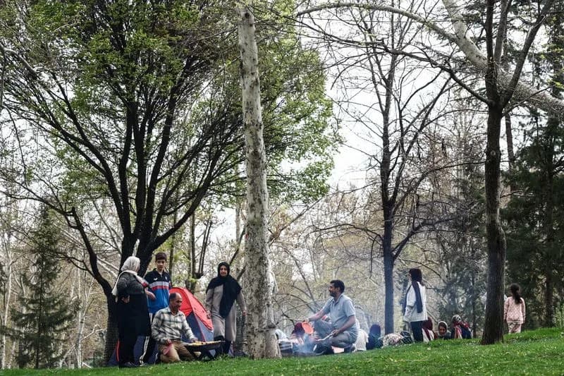 Iranski zvaničnici izlaze među mase u Teheranu da pokažu kontrolu i otpornost