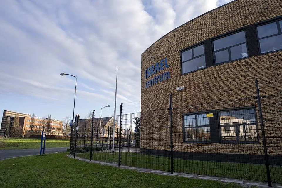 Eksplozija Ispred Pro-izraelskog Hrišćanskog Centra u Nijkerku — policija istražuje, nema povređenih