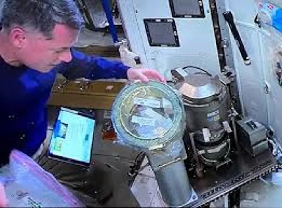 Toalet Artemis II pravi probleme, ali misija nastavlja ka Mesecu