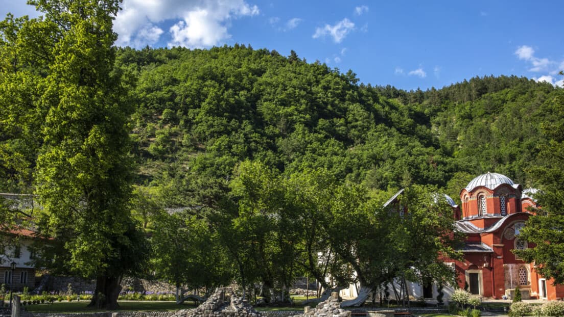 Otimačina srpskog kulturnog i verskog nasleđa na KiM: Pećka patrijaršija pod udarom