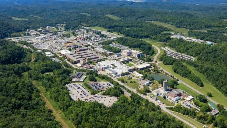 Revolucija u reciklaži: Oak Ridge pretvara plastični otpad u benzin i dizel ispod 200 °C