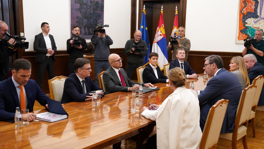 Vučić Održao Konsultacije Sa "Slogom" I SNS: Plate, Penzije I Mogući Vanredni Izbori