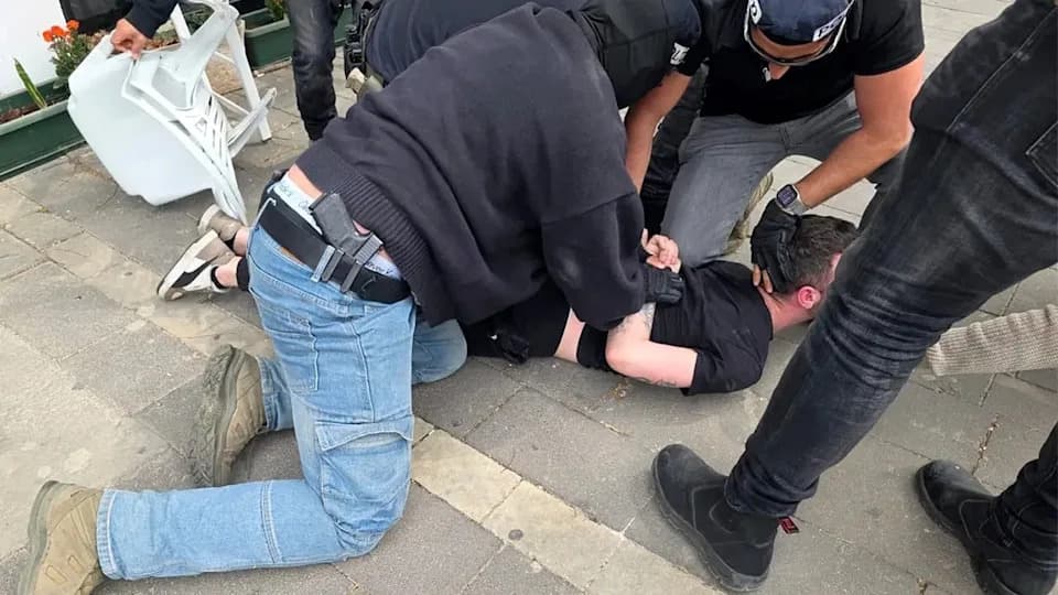 Uhapšen u Haifi: 22-godišnjak optužen da je pravio laboratoriju za bombe za iranski plan atentata na Naftalija Bennetta