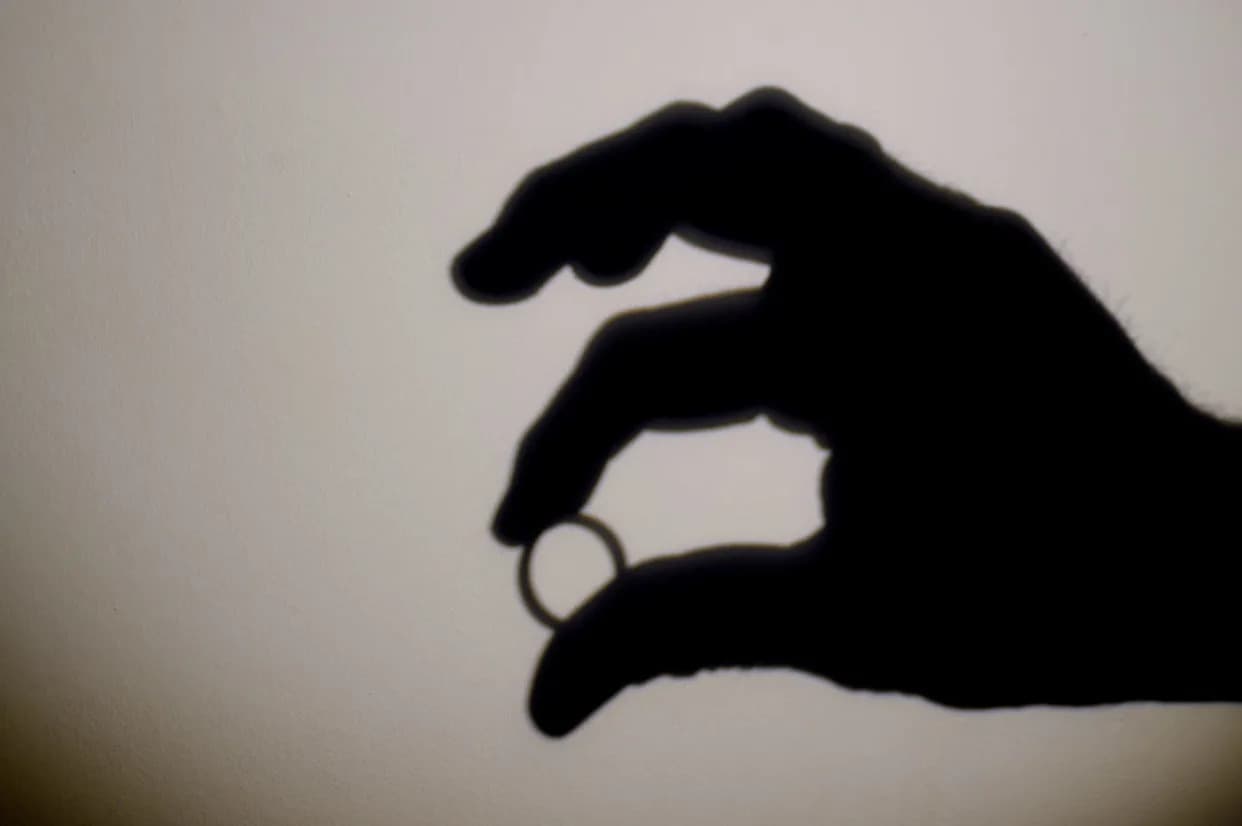 Detektorista Pronašao Ranosrednjovekovni Prsten — Tajanstveni Runijski Natpis Zbunjuje Stručnjake