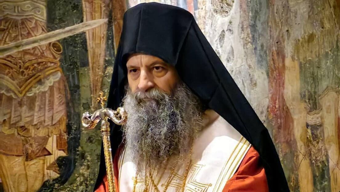 Patrijarh Porfirije Služio Liturgiju U Pećkoj Patrijaršiji — Silazak Hrista U Grob Kao Izraz Božje Ljubavi