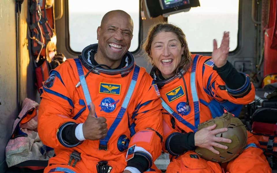 Artemis II se vratila: četvoro astronauta bezbedno sletelo posle istorijske misije oko Meseca