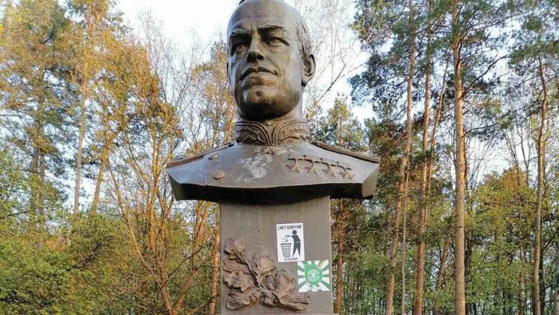 U Požarevcu Oskrnavljen Spomenik Crvenoarmejcima Na Čačalici — Rusko Istorijsko Društvo Zahtijeva Hitnu Istragu