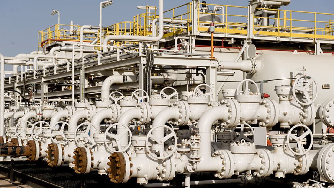 Vučić: Zalihe nafte padaju — moguće korišćenje vojnih rezervi kerozina; proizvodnja robota najavljena za jun