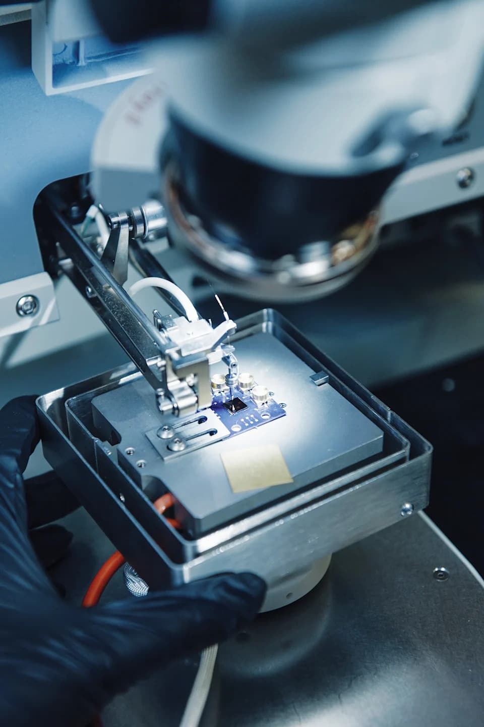 Altermagneti i p‑valni magnetizam: Kako nova klasa magneta menja pravila igre