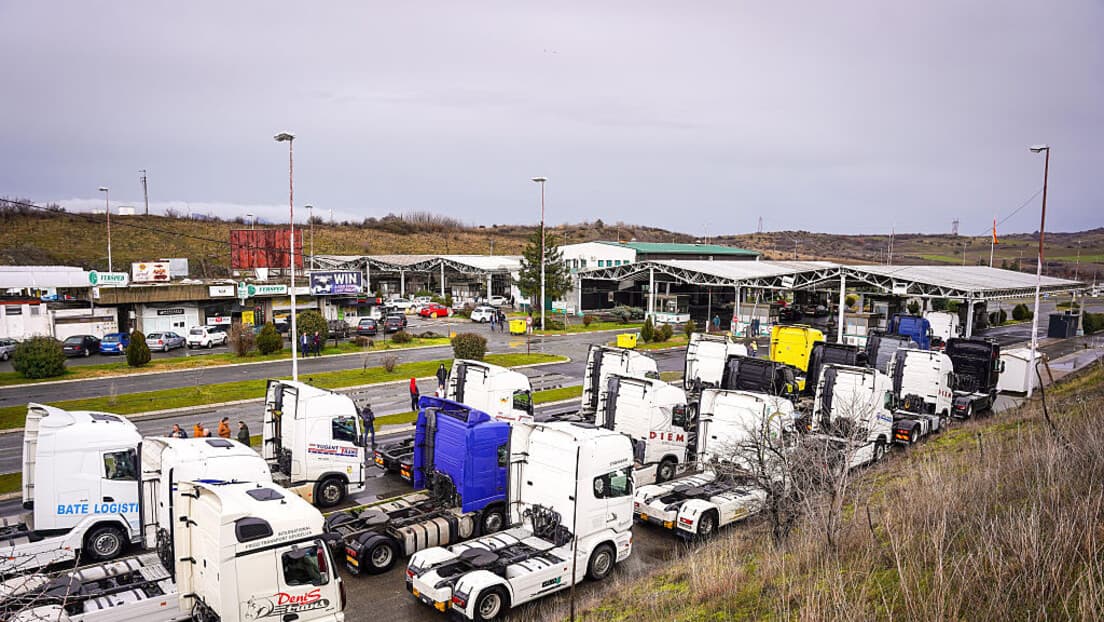 Crna Gora: Međunarodni Prevoznici Blokirali Teretni Saobraćaj — Blokade Najavljene Do 17. Aprila