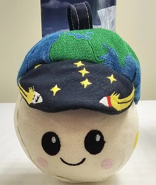 Rise — Plišana Maskota Artemis II Koja Je Putovala Do Meseca I Nazad