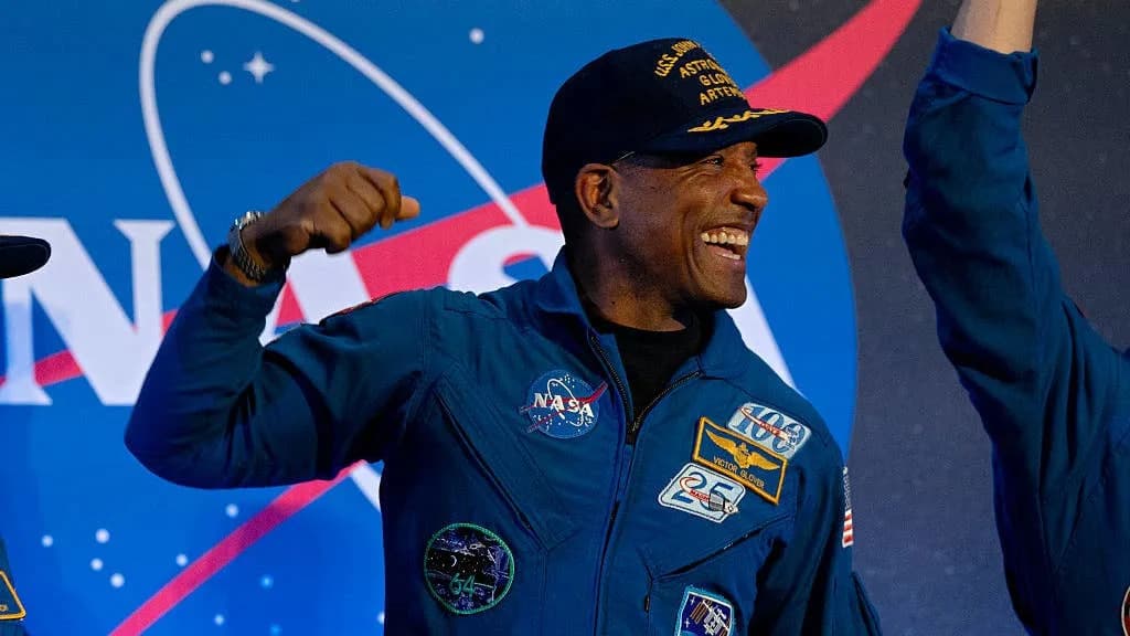 Victor Glover Se Vratio Sa Meseca I Pozvao Komšije Na Solidarnost: "Hajde Da Budemo Komšije"