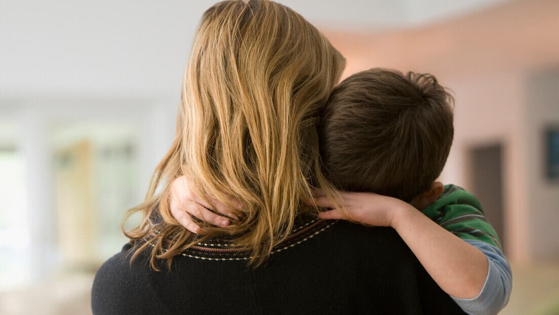 Roditelji Pod Nadzorom Zbog 'Vaspitne Ćuške': Da Li Predlog Zakona Štiti Decu Ili Razara Porodicu?