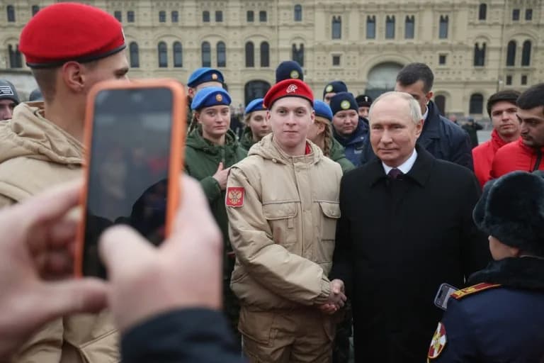 Rusija Obučava Tinejdžere Za Pro-ratni Sadržaj: Kampovi, AI i Širenje Kremljovog Narativa