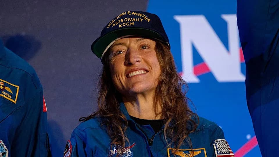 Christina Koch Se Privikava Na Zemljinu Gravitaciju Posle Artemis II — Fizikalna Terapija I Nove Lekcije