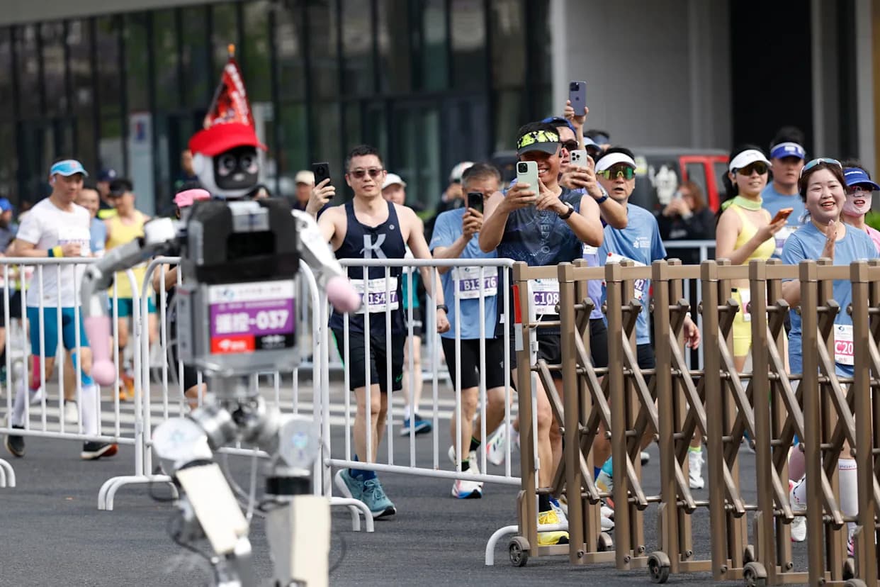 Humanoidni robot iz Honora pretrčao polumaraton brže od ljudskog rekorda u Pekingu