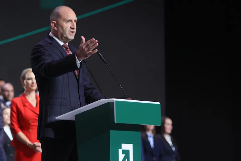 Osmi Izbori Za Pet Godina: Bugari Glasaju, Rumen Radev U Prednosti