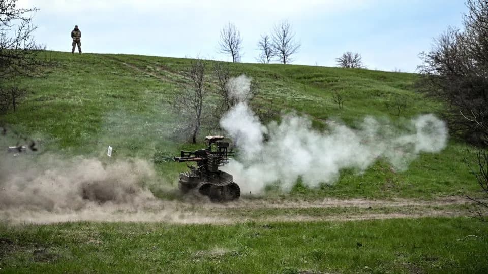 „Roboti Ne Krvare”: Ukrajina Zamenjuje Pešadiju Dronovima i Kopnenim Robotima