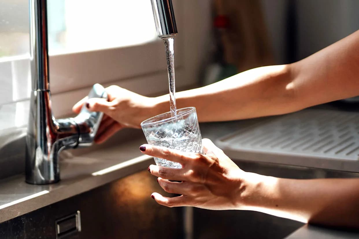 Novi Nanoski „Kavez" Uklanja Do 98% PFAS Iz Vode — Obećavajući Laboratorijski Rezultati