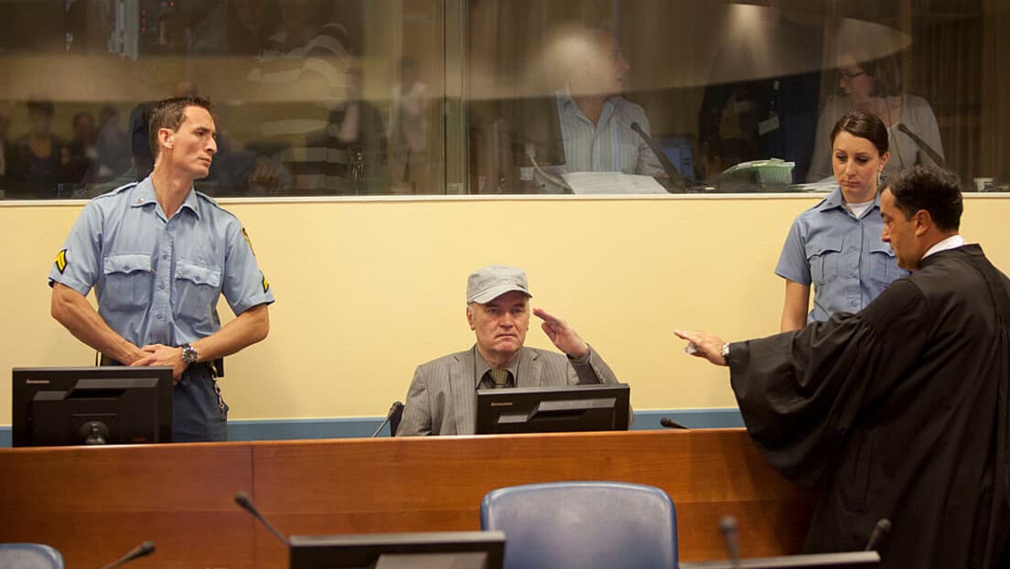 Srbija traži hitno prebacivanje Ratka Mladića na lečenje u Srbiju — Vujić iz Haga najavljuje kontakte sa UN