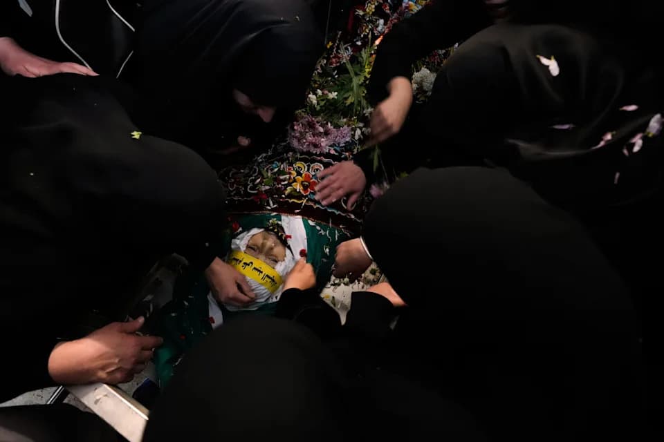 Sahrane u južnom Libanu: Hezbolahovi borci, civili i medicinski radnici sahranjeni pre primirja