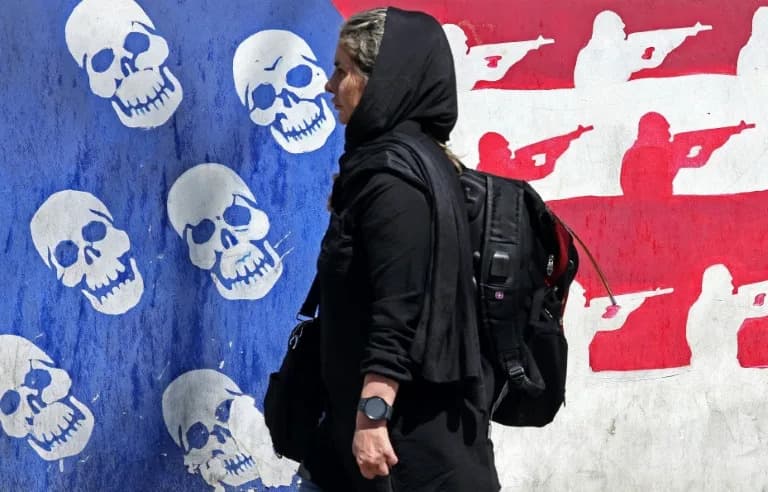 Murali u Teheranu: Simboli Prkosa, Revolucije i Antiameričkog Tonа