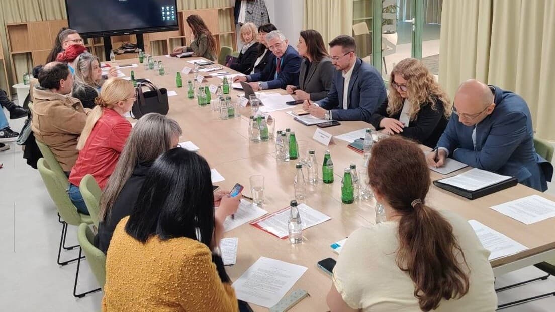 Zakon „Roditelj–negovatelj“: veliki korak, žučne primedbe zbog zabrane rada i zahtevi za izmenama