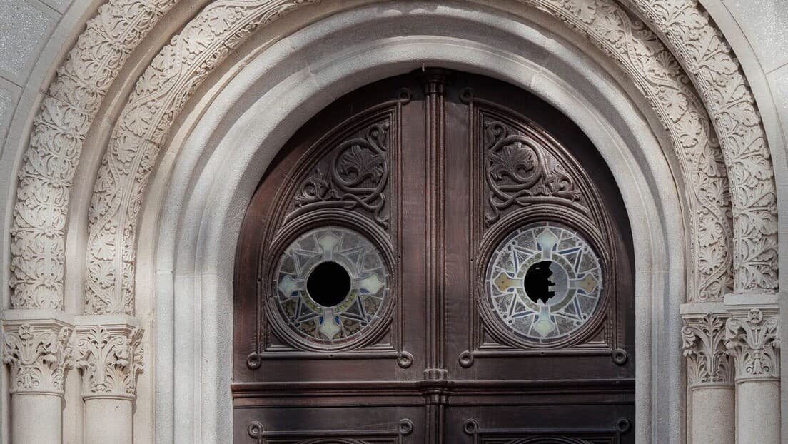 Vandal Devastirao Pravoslavnu Crkvu u Zagrebu — Uhapšen Nakon Skoro Sat Vandalizma