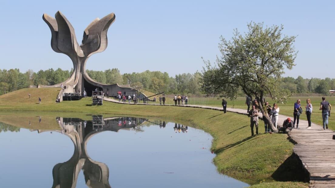 U Strazburu Otvaranje Izložbe "Jasenovac — Sećanje i Opomena": Delegacija RS Na Čelu Sa Nenadom Stevandićem
