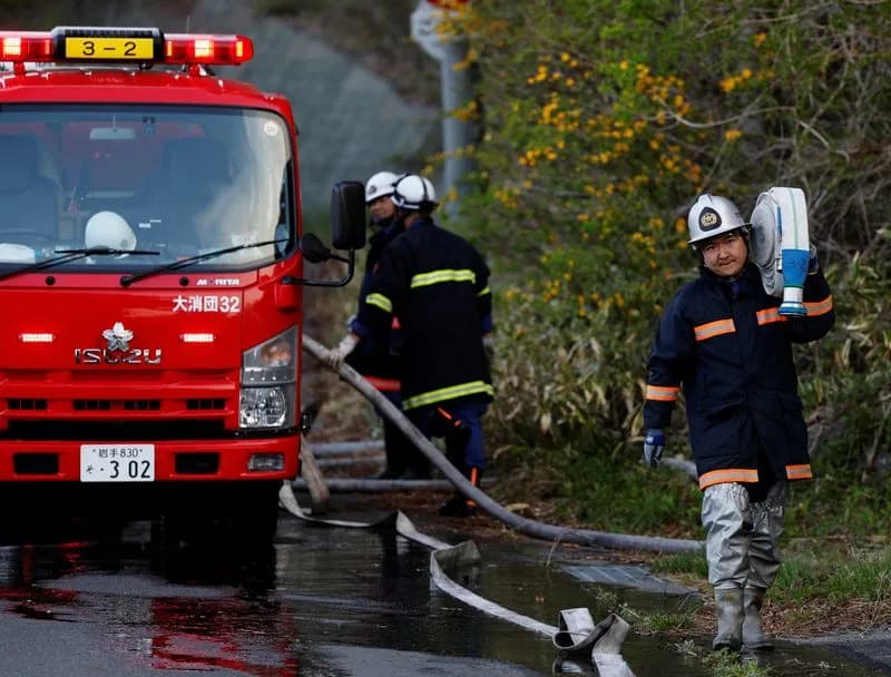 Preživeo cunami, sada gasi šumski požar — dobrovoljni vatrogasac brani Otsuchi