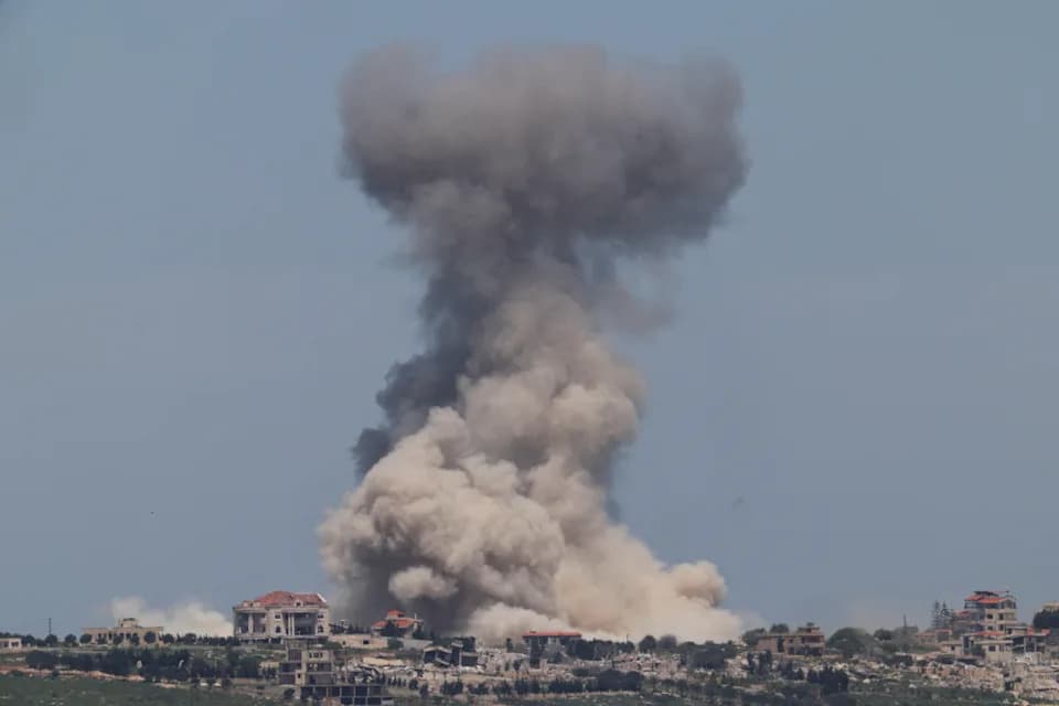 Iranski ministar spoljnih poslova se vratio u Pakistan nakon što su SAD otkazale posetu izaslanika; cene nafte rastu zbog zatvorenog Hormuza