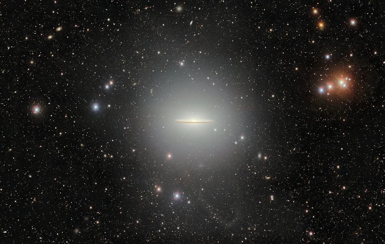 Sombrero Galaksija U Neverovatnom Detalju: Dark Energy Camera Otkriva Ogroman Sjajni Halo