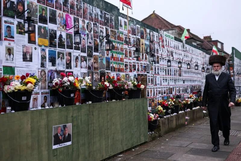Istraga zbog sumnje na paljevinu spomen‑zida u Golders Greenu; vodi je Counter Terror Policing