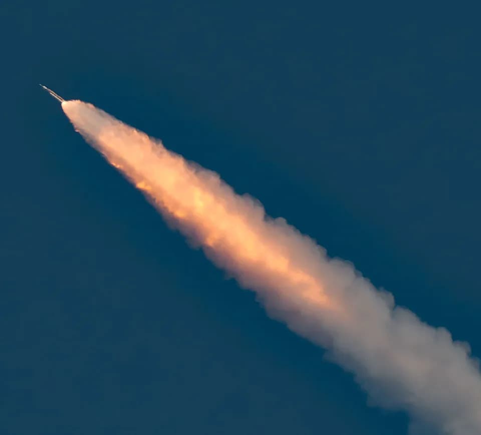 Blue Origin Korak Blizu Lansiranja Lunarog Landera: "Blue Moon" Endurance Cilja Južni Pol Do 2026.
