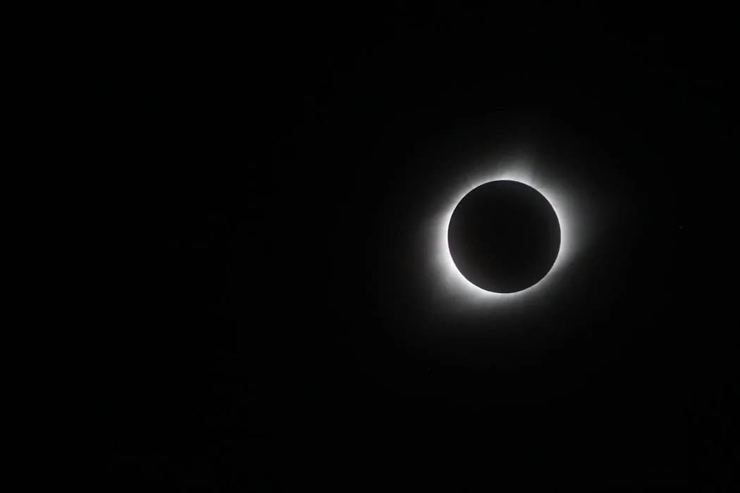 Artemis II: Prvo Totalno Pomračenje Sunca Viđeno Iz Svemira — 54 Minuta Strahopoštovanja