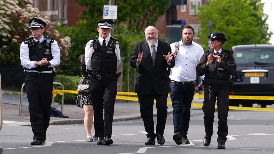 „Ako ste vidljivo Jevrejin, niste bezbedni“: Glavni rabin poziva na hitnu zaštitu nakon izboja nožem u Londonu